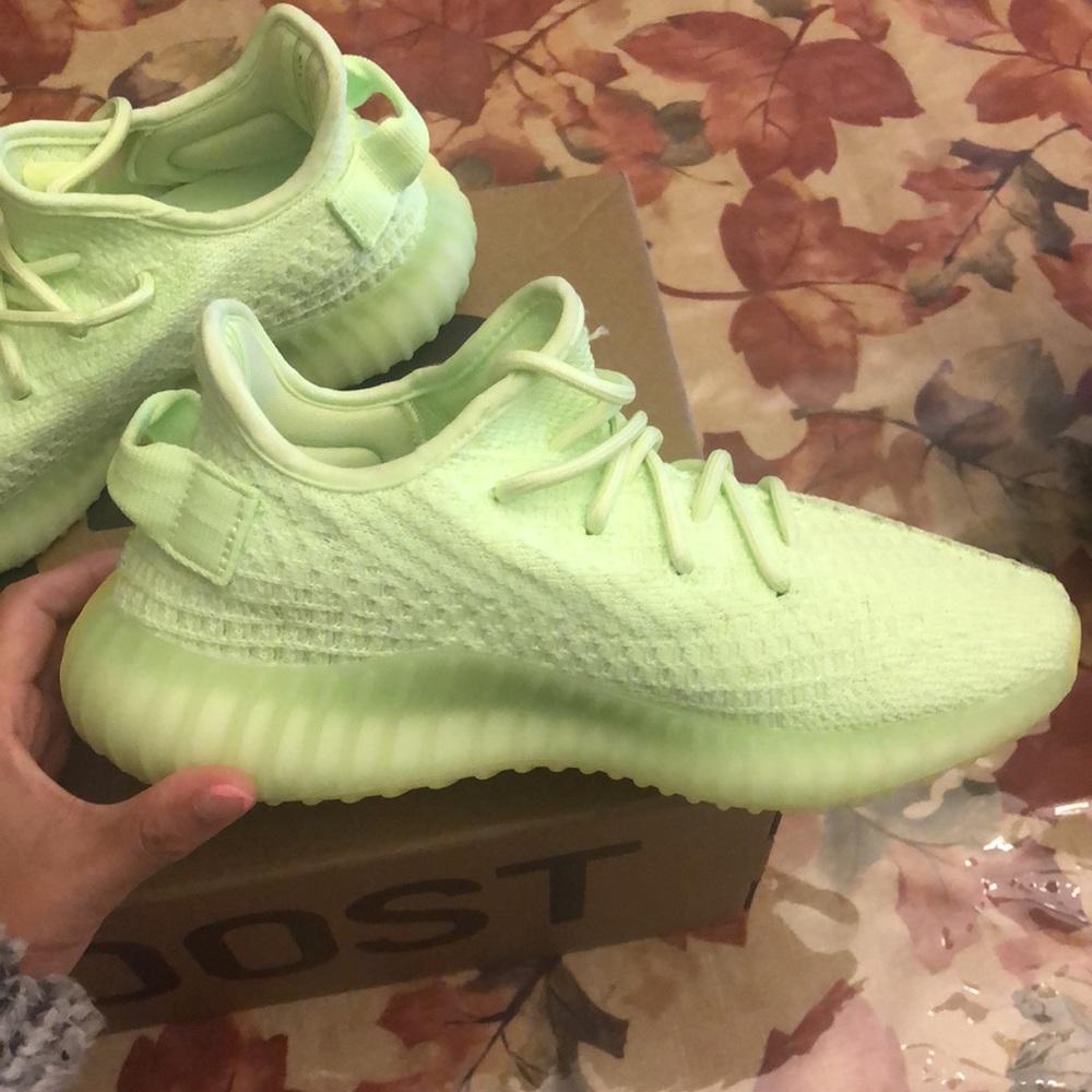 YEEZY BOOST 350 V2